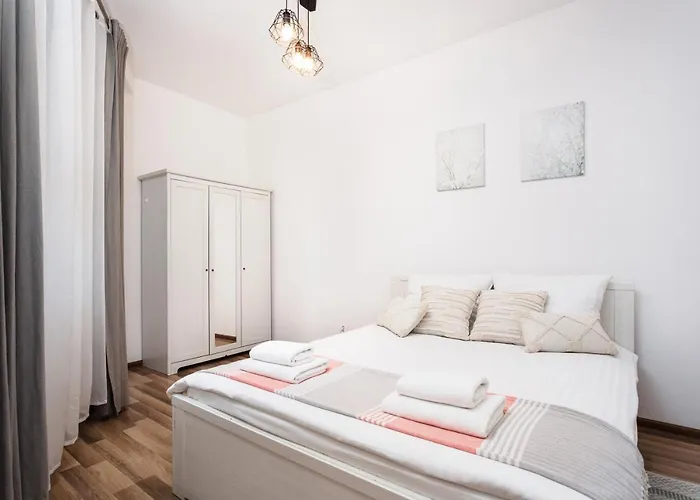 City Of The Kings-Camomile Apartment